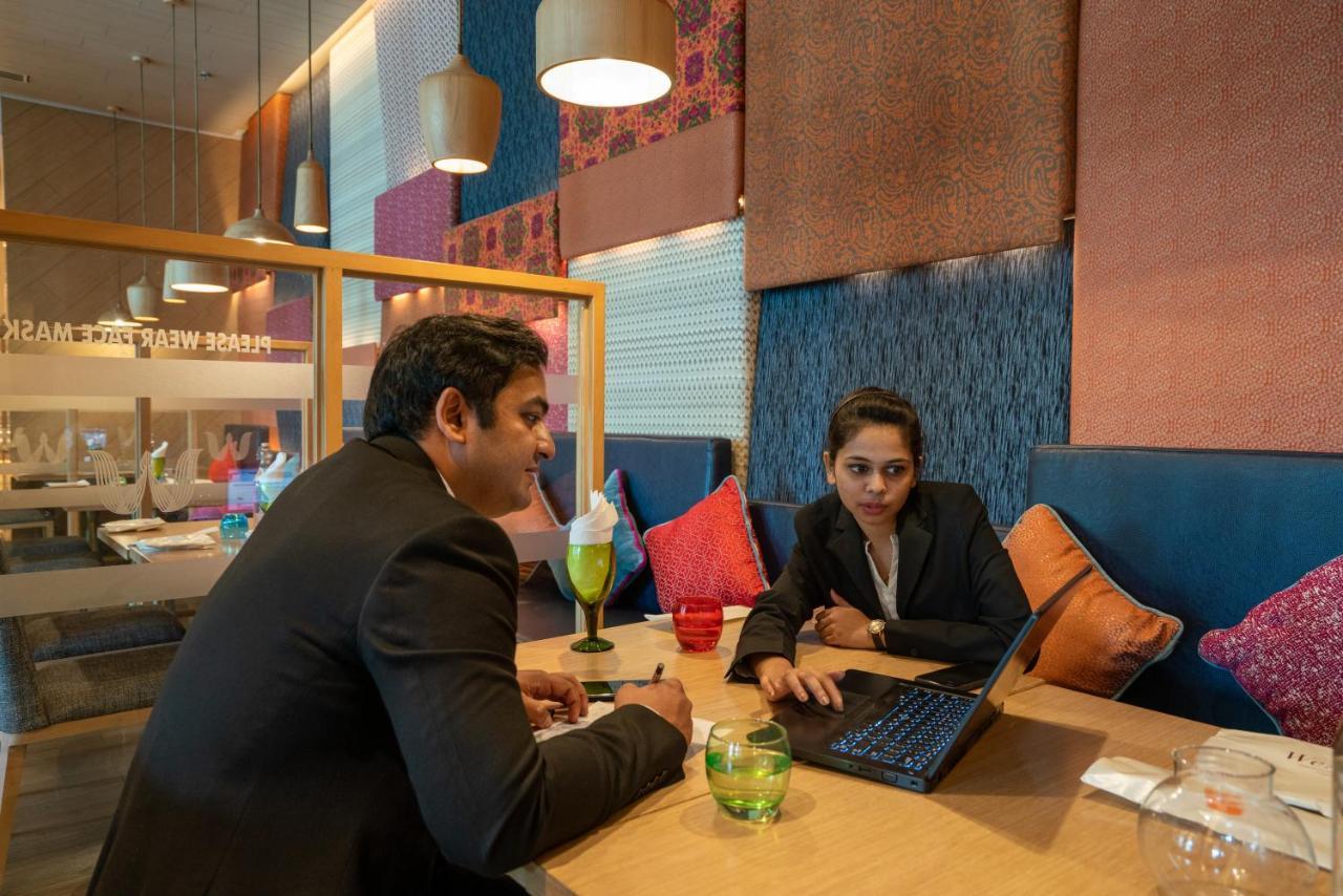 Welcomhotel By Itc Hotels, Racecourse, Coimbatore Exterior photo A meeting at the business center