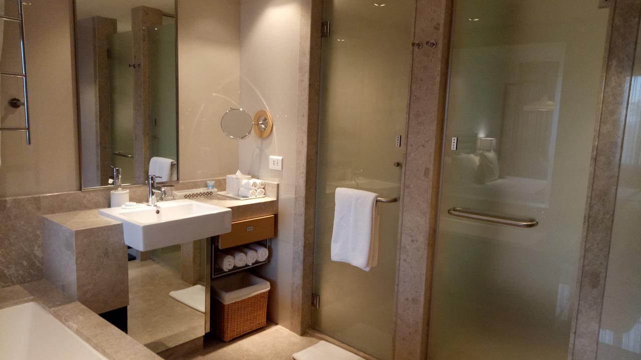 Welcomhotel By Itc Hotels, Racecourse, Coimbatore Exterior photo A shower door